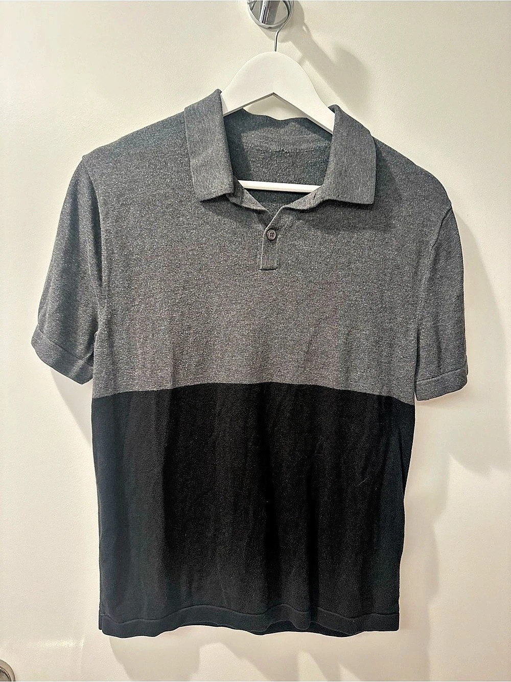 Men's Color Block Polo in Gray & Black Like New